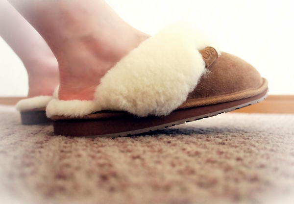 贅沢な暖かさムートンスリッパの通気性で足ムレを防ぐ | Sukinano 