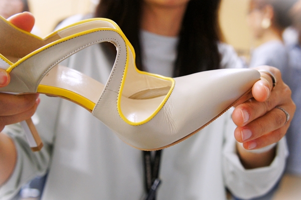 ベルメゾン　イタリア靴　日本製本革クロスラインパンプス(ベネビス)